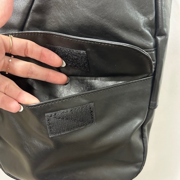 AmeriBag | Leather sling shoulder bag - Picture 8 of 16